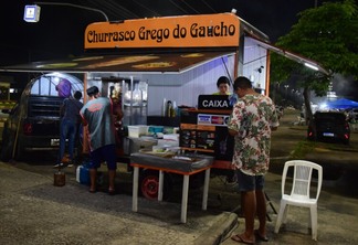 Churrasco do Gaúcho está a mais de 10 anos no estacionamento do Estádio Canarinho. (Foto: Nilzete Franco/FolhaBV)