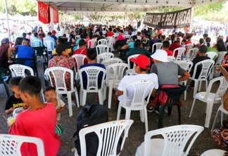 Segundo as lideranças, quase 4 mil acompanham a mobilização na praça central de Boa Vista. (Foto: Wenderson Cabral/FolhaBV)