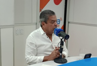 Hiran Gonçalves foi entrevistado no Agenda da Semana. (Foto: Estúdio/Folha FM)
