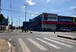 Cruzamento das avenidas Sebastião Diniz e Surumu. (Foto: Adriele Lima/FolhaBV)