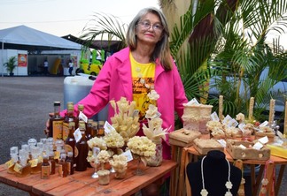 A artesã Jadiça Iris é responsável pela criação e associada à Cooperativa Roraimel. (Foto: Nilzete Franco/FolhaBV)