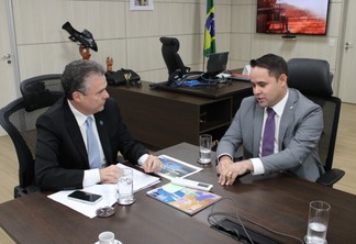 O deputado federal Gabriel Mota (direita) em reunião com o ministro André de Paula, da Pesca e Aquicultura (Foto: Divulgação)