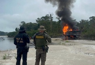 Operação conjunta da Polícia Federal e do Ibama de combate ao garimpo ilegal em terra indígena no Amazonas (Foto: Divulgação)