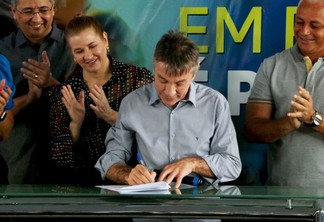 Ordens de serviço foram assinadas nesta quinta-feira (11) (Foto: Wenderson Cabral/Folha BV)
