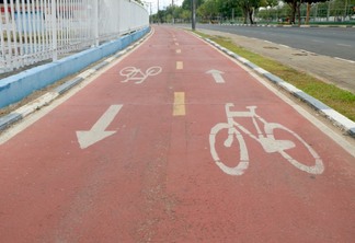 O ciclista não deve ultrapassar o limite de velocidade de 25 km/h na ciclovia (Foto: Wenderson Cabral/ FolhaBV)