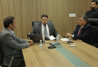 Deputados durante a reunião (Foto: Eduardo Andrade/ALE-RR) 