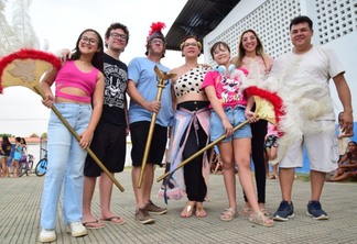 Cerca de 15 pessoas da família Santos estão envolvidas no espetáculo (Foto: Nilzete Franco/FolhaBV))