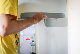 Evite tentar se refrescar abrindo a porta da geladeira (Foto: Raisa Carvalho)