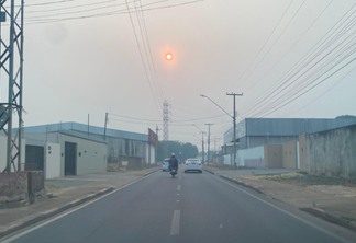 Fumaça de queimadas volta a encobrir Boa Vista nesta terça-feira (Foto: Lucas Luckezie/FolhaBV)