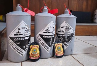 Três cilindros encontrados pela PF dentro de carro em Bonfim (Foto: Divulgação)