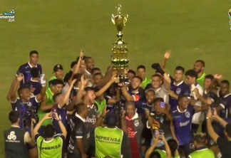 Jogadores do São Raimundo vibram com título do Campeonato Roraimense (Foto: Reprodução TV Cultura)