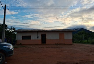 Escola funciona em uma estrutura de madeira (Foto: Divulgação)