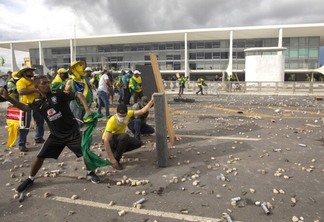 Terroristas atentam contra a sede dos três Poderes em 8 de janeiro (Foto: Joedson Alves/Agencia Brasil)