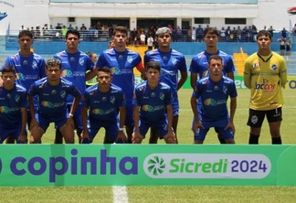 Elenco perfilado do São Raimundo na Copa São Paulo de Futebol Júnior 2024 (Foto: Fernando Zanderin)