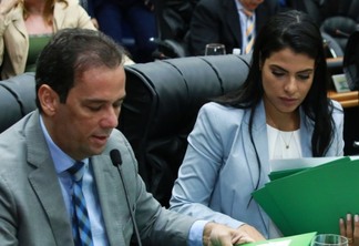 Os deputados estaduais Jorge Everton e Catarina Guerra (SupCom ALE-RR)