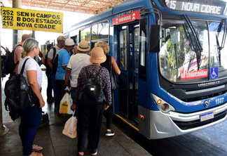 Os ônibus funcionarão no horário regular, das 6h à meia-noite, com 70% da frota em circulação (Foto: Nilzete Franco/FolhaBV)