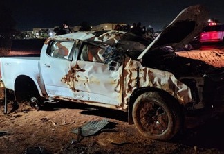 Carro ficou destruído após acidente (Foto: Reprodução/Redes Sociais)