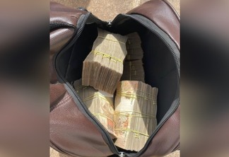 Dinheiro apreendido estava escondido em mochila (Foto: Divulgação/PF)