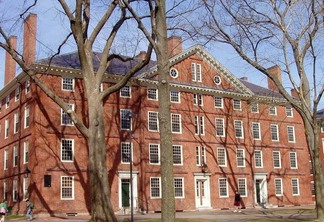  A Universidade de Harvard é amplamente reconhecida como uma das instituições mais prestigiadas do mundo (Foto: Divulgação)