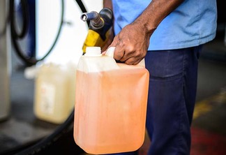 As novas regras de fiscalização de galões de combustíveis entraram em vigor em 2020. (Foto: Marcello Casal Jr/Agência Brasil)