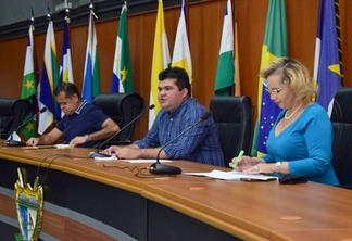 Os deputados estaduais Dhiego Coelho (PTC), Betânia Almeida (PV) e Jânio Xingu (PSB) que encabeçam o pedido de impeachment do governador Antônio Denarium (Foto: Nilzete Franco/FolhaBV)