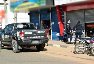 Fiscalização teve apoio da Guarda Municipal (Foto: Nilzete Franco)