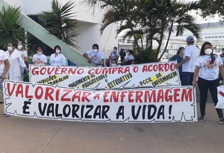 Manifestação da enfermagem (Foto: Divulgação Sindprer)