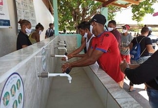 Estruturas para lavagens de mãos foi construída (Foto: Divulgação)