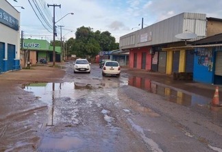 Registro feito por morador do trecho da rua mostra um pouco da situação enfrentada pela população da área (Foto: Divulgação)