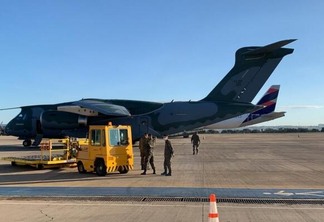 Os insumos foram transportados por aeronaves da Força Aérea Brasileira (Foto: Divulgação)