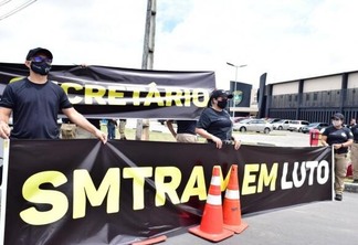 Protesto ocorreu na manhã desta segunda-feira (8), em frente da Secretaria Municipal de Segurança Urbana e Trânsito (SMST) (Foto: Nilzete Franco/Folha BV)