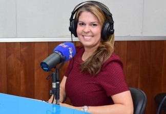 Jornalista Cida Lacerda, apresentadora do Quem é Quem - Foto: Arquivo Folha