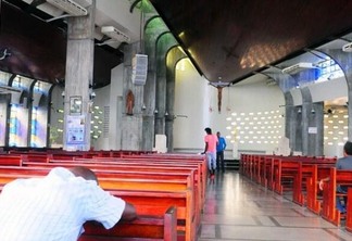 De acordo com o padre, as igrejas continuam abertas para as orações individuais (Foto: Arquivo FolhaBV)