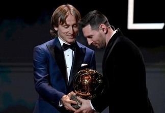 Lionel Messi faturou a Bola de Ouro em 2019, herdando o prêmio do croata Luka Modric. (Foto: Kristy Sparow/Getty Images)