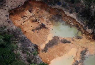 O desmatamento na Amazônia, nos últimos 12 meses, pode chegar a 13 mil km (Foto: Reuters)