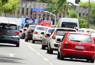 A maior diminuição de infrações foi a dos condutores que atravessam o sinal vermelho (Foto: Arquivo FolhaBV)