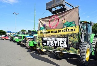 A manifestação ocorreu na Praça do Centro Cívico (Foto: Nilzete Franco/ FolhaBv)