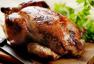 O frango assado pode ser reaproveitado em um fricassê, sanduiche natural e salpicão - Foto: Reprodução