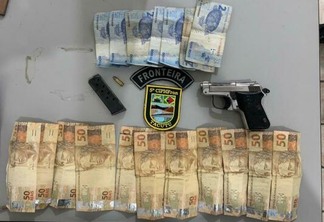 Dinheiro e arma apreendida com os suspeitos - Foto: Divulgação/PMRR