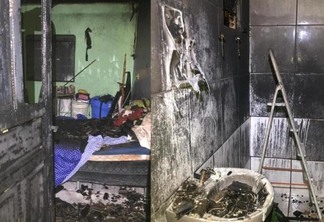Quarto e banheiro da casa foram atingidos pelo fogo - Foto: Divulgação/Corpo de Bombeiros