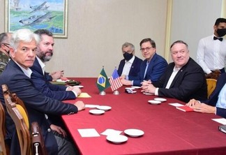 O secretário de Estado dos Estados Unidos da América (EUA), Mike Pompeo, chegou a Roraima na tarde desta sexta-feira (18) (Foto: Nilzete Franco/FolhaBV)