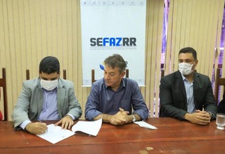 Governador Antonio Denarium ao lado do atual titular da Sefaz, Marcos Jorge e o ex-secretário Marco Alves (Foto: Secom-RR)