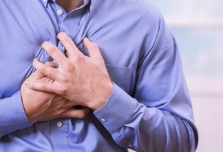 Dor no peito, palpitações, falta de ar, fraqueza e suor frio, são alguns dos sintomas (Foto: Reprodução)
