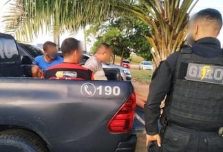Suspeitos foram conduzidos até ao 5DP para prestar depoimentos (Foto: Adryan Vinicius)