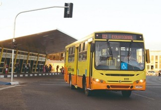 Neste domingo e no feriado, os ônibus circularão com 60% da frota - Foto: Nilzete Franco/FolhaBV