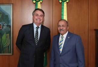Chico Rodrigues, com o presidente Jair Bolsonaro, afirmou em nota que não tem envolvimento com qualquer ilícito (Reprodução/Twitter)