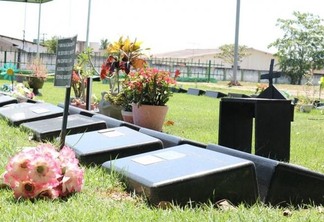 Os cemitérios vão adotar medidas básicas para evitar aglomerações (Foto: Nilzete Franco/FolhaBV)