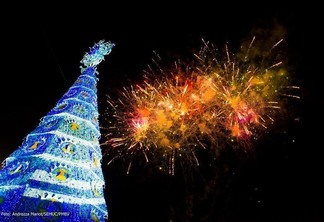 Luzes das árvores de Natal da Praça Fábio Marques Paracat e do Parque Germano Sampaio, serão acesas neste sábado (Foto: Semuc/PMBV)