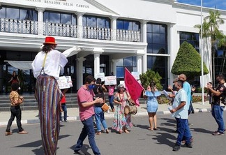 Os manifestantes se dirigiram até o Palácio Senador Hélio Campos, sede do Governo Estadual (Foto: Divulgação)