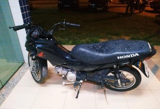 A motocicleta modelo Pop tem restrição de roubo (Foto: Aldenio Soares)
